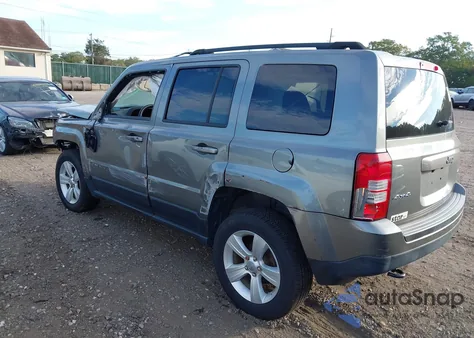 2012 Jeep Patriot Latitude z USA, uszkodzony, nr VIN 1C4NJRFB8CD589456